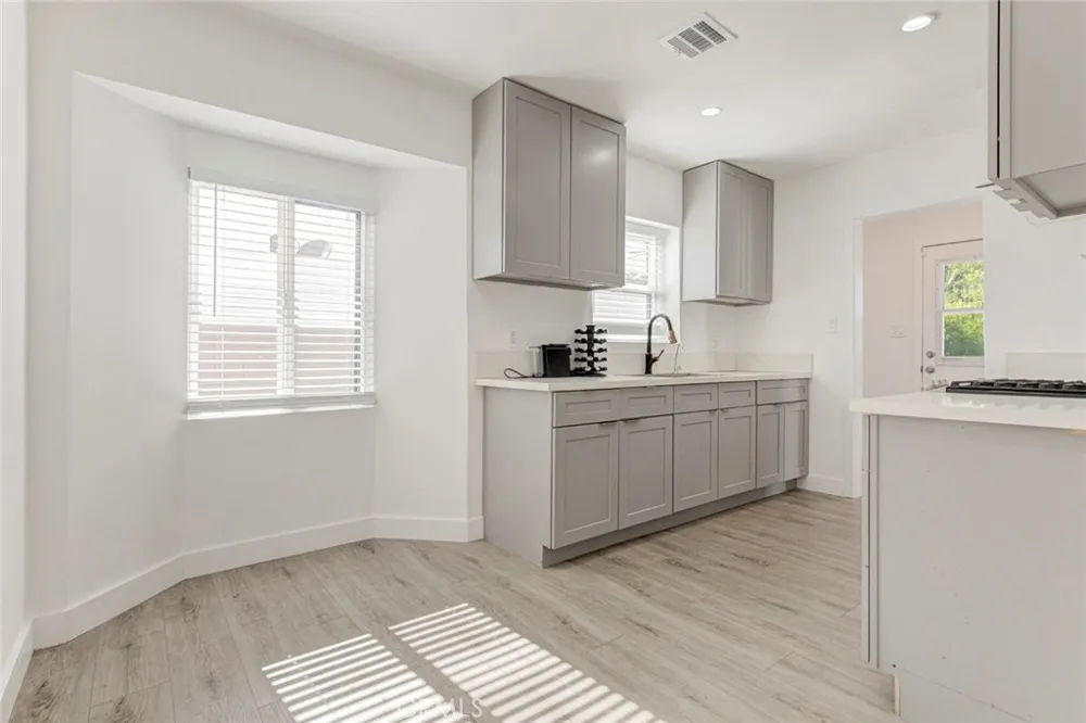 11031 Lull Street Sun Valley, CA 91352