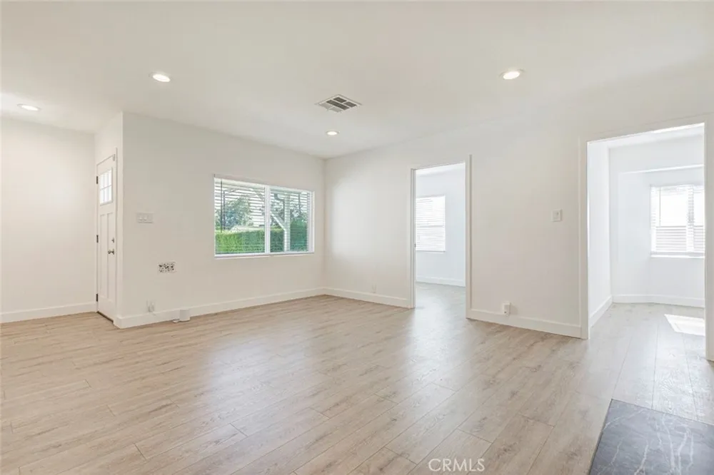 11031 Lull Street Sun Valley, CA 91352