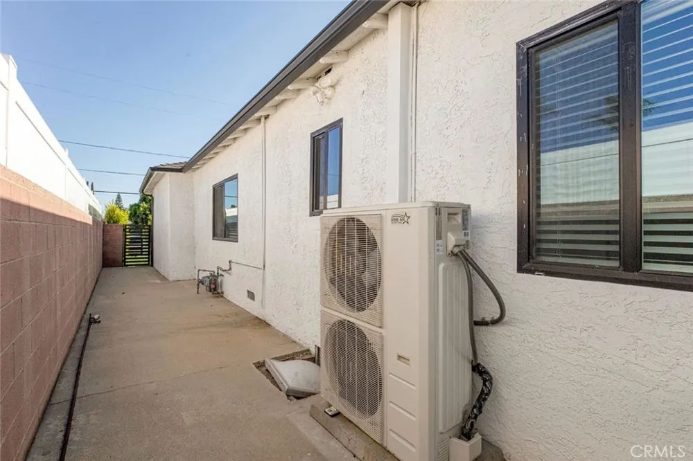 11031 Lull Street Sun Valley, CA 91352