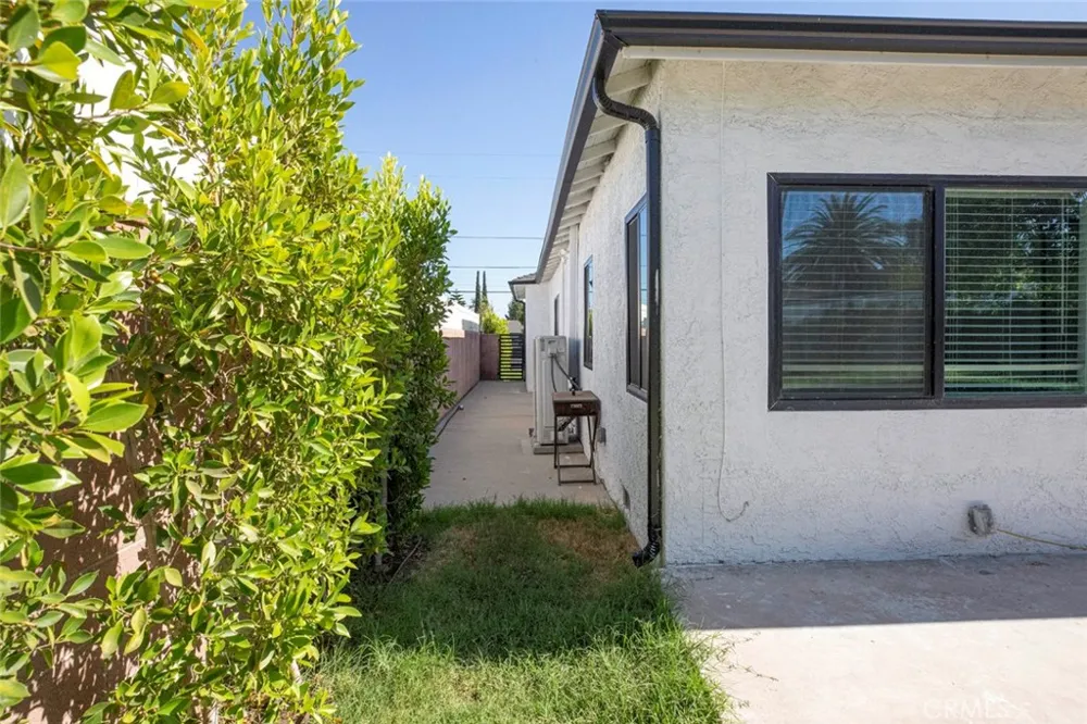 11031 Lull Street Sun Valley, CA 91352