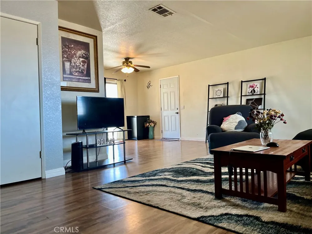 16661 Central Apple Valley, CA 92307