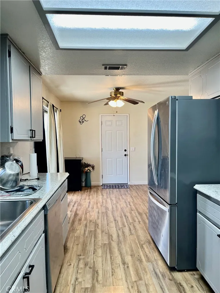 16661 Central Apple Valley, CA 92307
