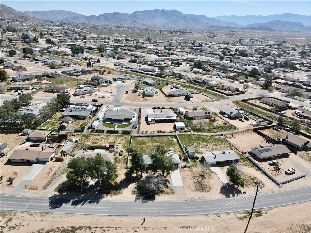 16661 Central Apple Valley, CA 92307
