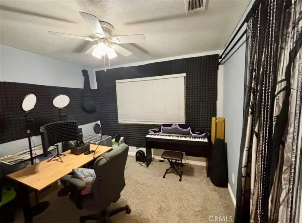 16661 Central Apple Valley, CA 92307