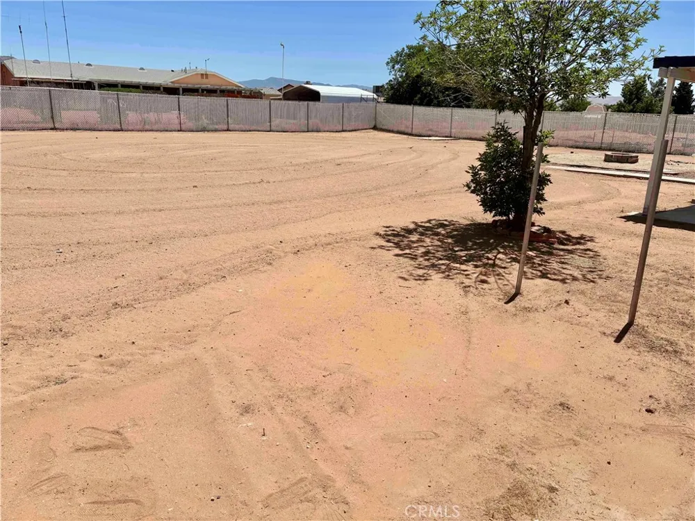 16661 Central Apple Valley, CA 92307