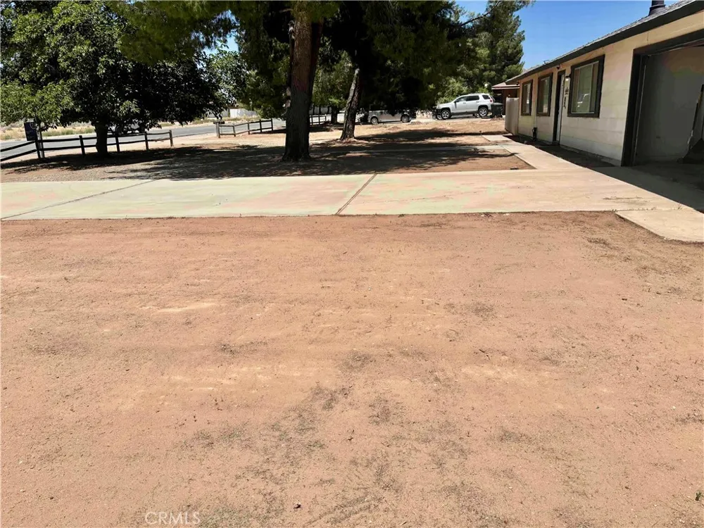 16661 Central Apple Valley, CA 92307