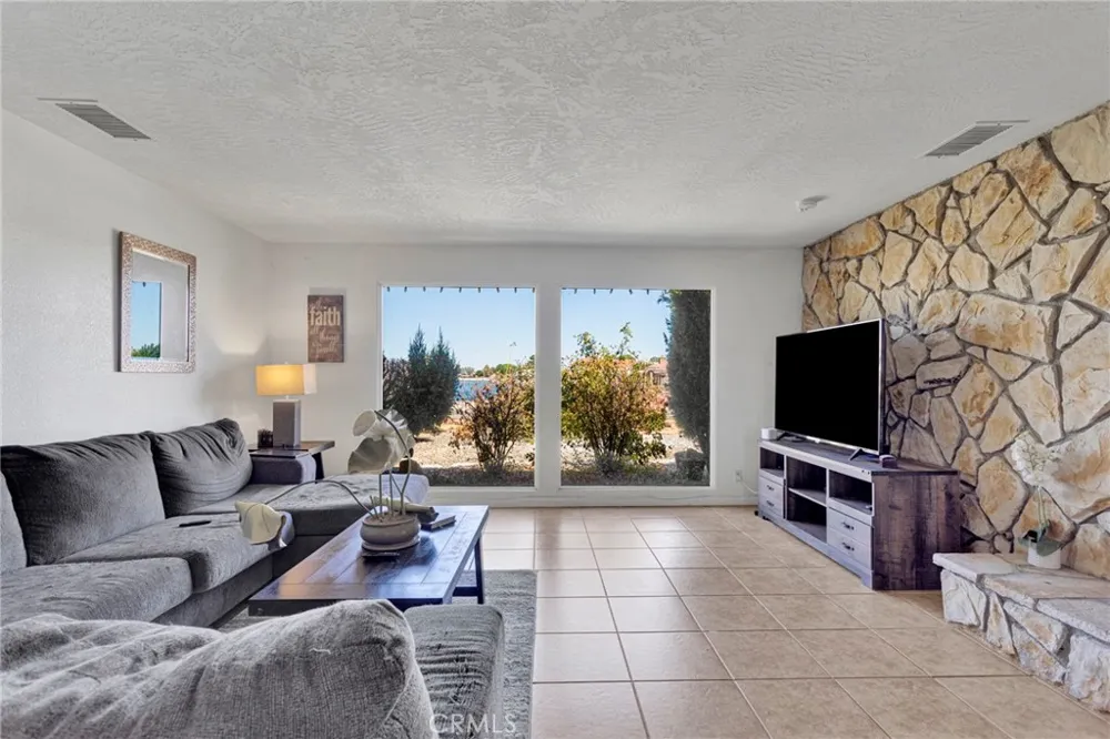 27448 Outrigger Lane Helendale, CA 92342