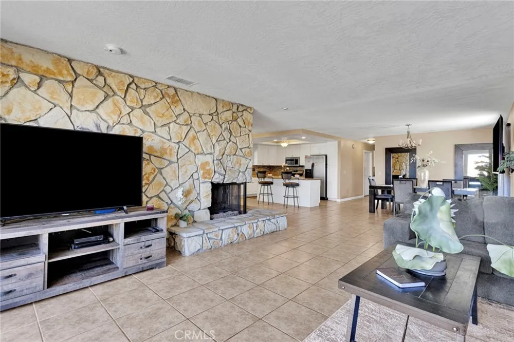 27448 Outrigger Lane Helendale, CA 92342