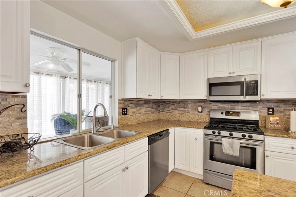 27448 Outrigger Lane Helendale, CA 92342