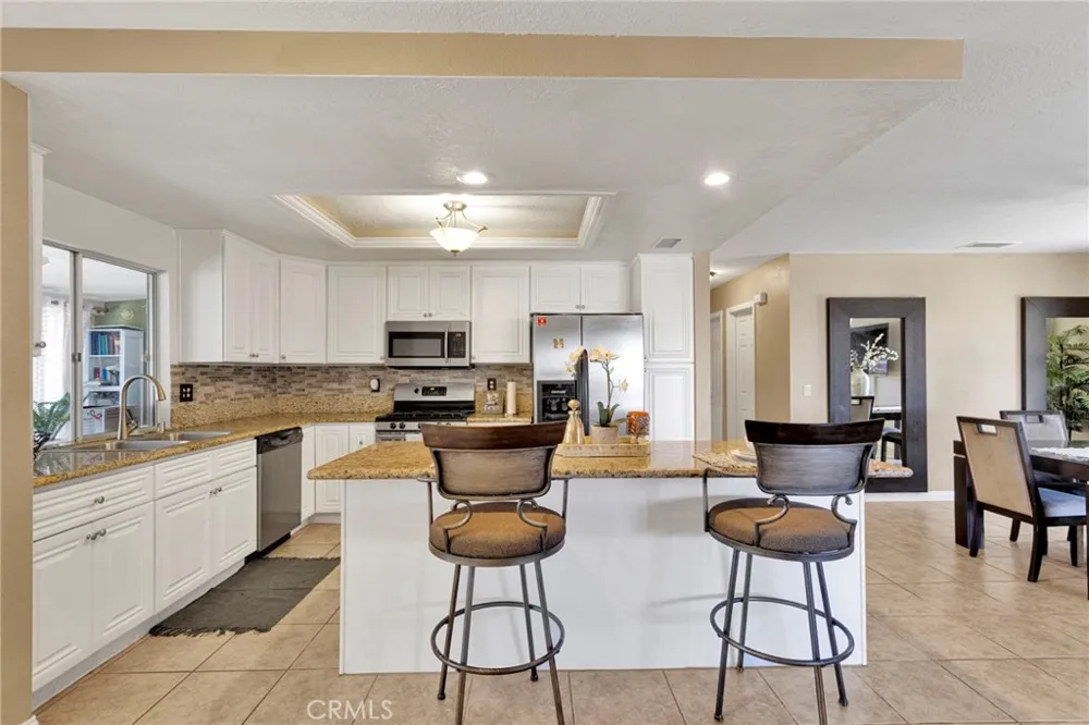 27448 Outrigger Lane Helendale, CA 92342