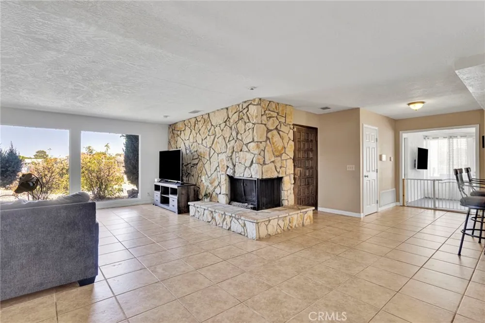 27448 Outrigger Lane Helendale, CA 92342