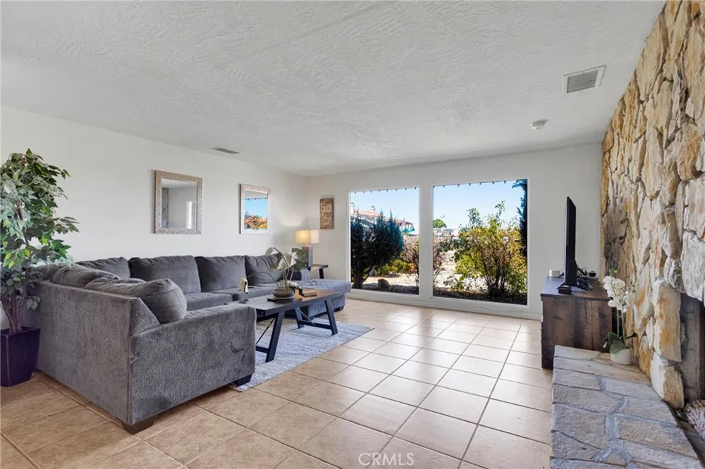 27448 Outrigger Lane Helendale, CA 92342