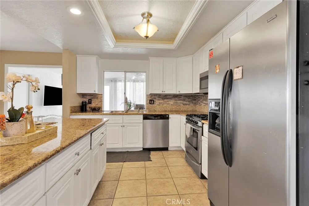 27448 Outrigger Lane Helendale, CA 92342