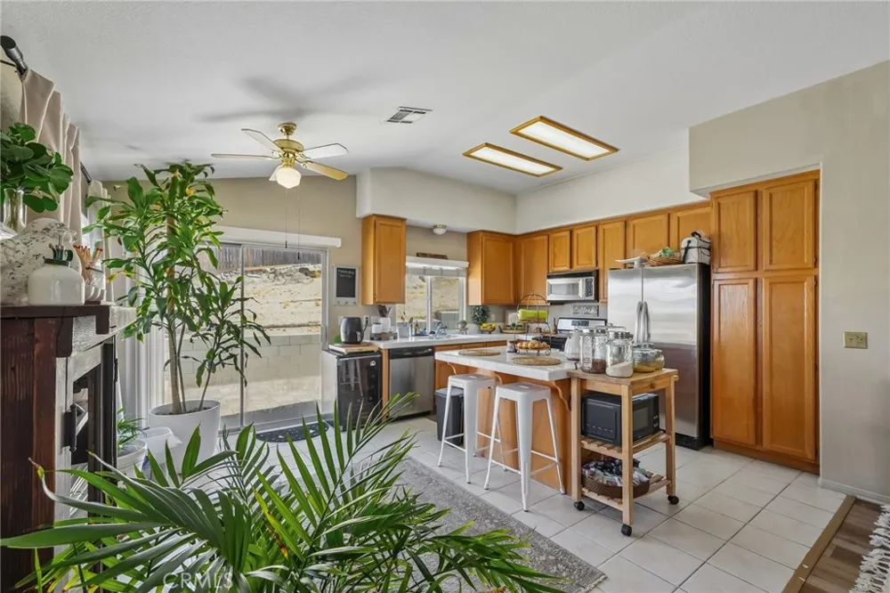 17560 Hudson Victorville, CA 92395
