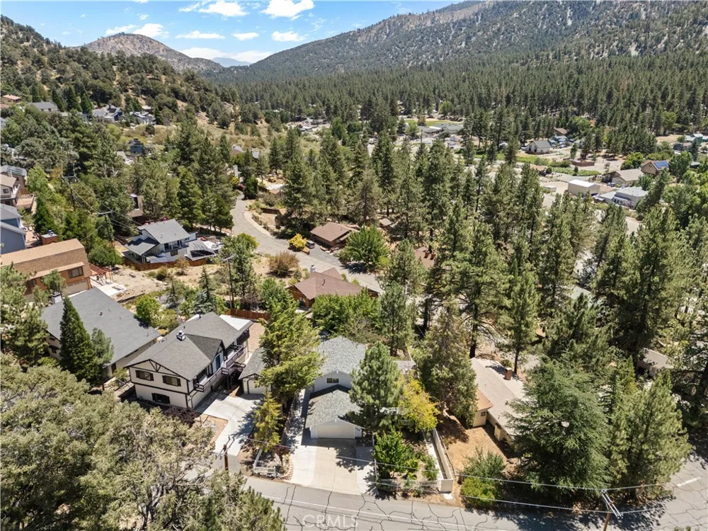 1025 Rivera Wrightwood, CA 92397