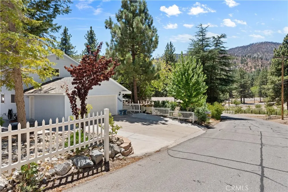 1025 Rivera Wrightwood, CA 92397