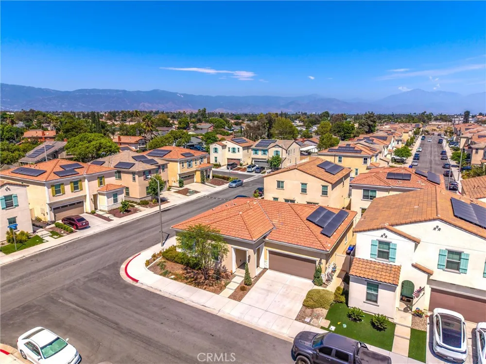 493 Pinewood Rialto, CA 92376