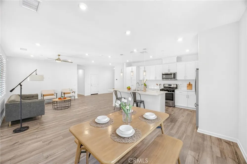 493 Pinewood Rialto, CA 92376