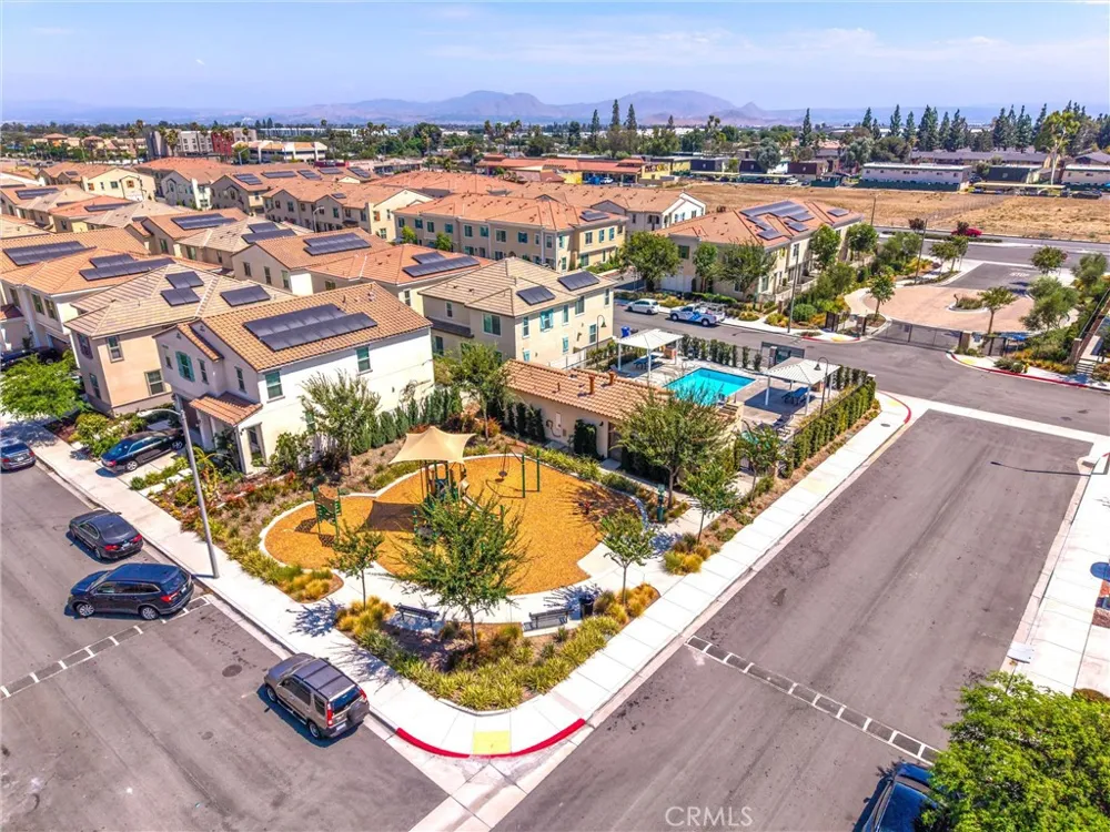 493 Pinewood Rialto, CA 92376