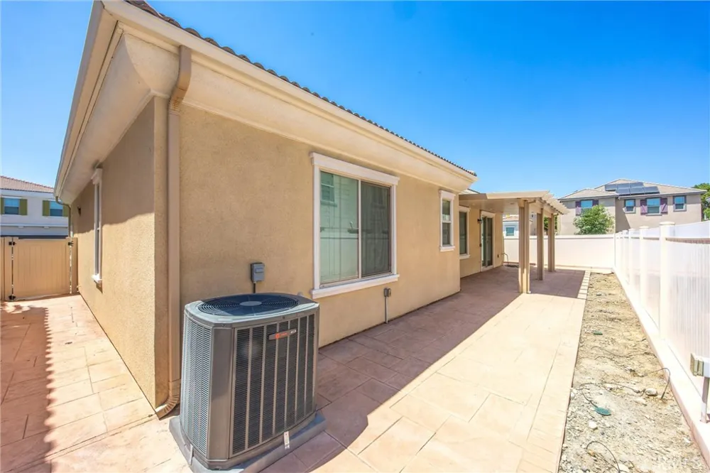 493 Pinewood Rialto, CA 92376
