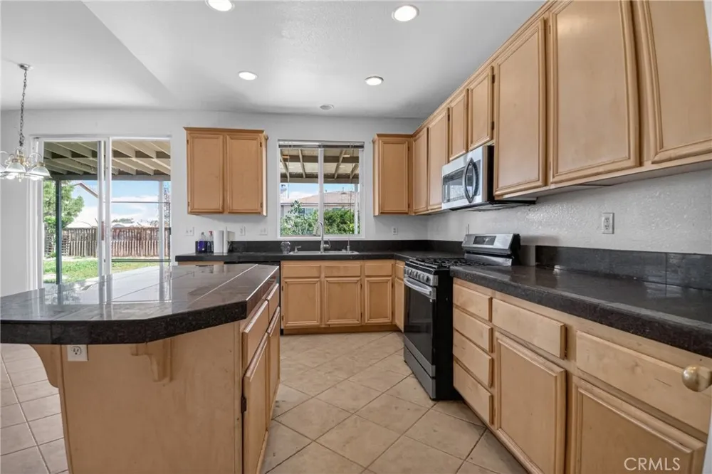 13878 Chestnut Victorville, CA 92392