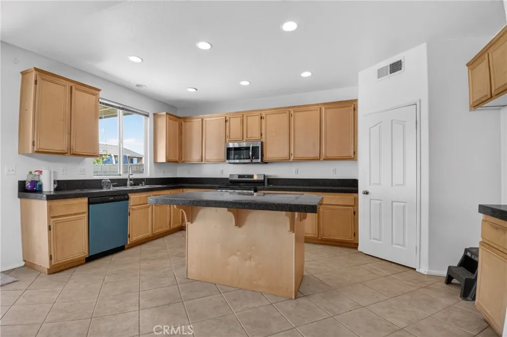 13878 Chestnut Victorville, CA 92392