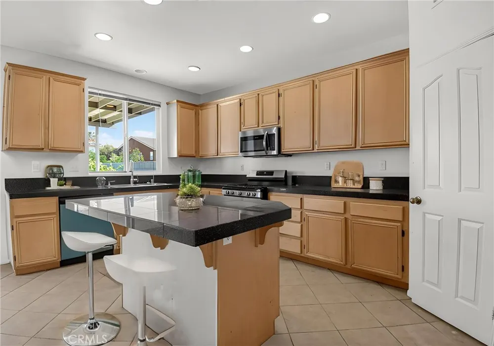 13878 Chestnut Victorville, CA 92392