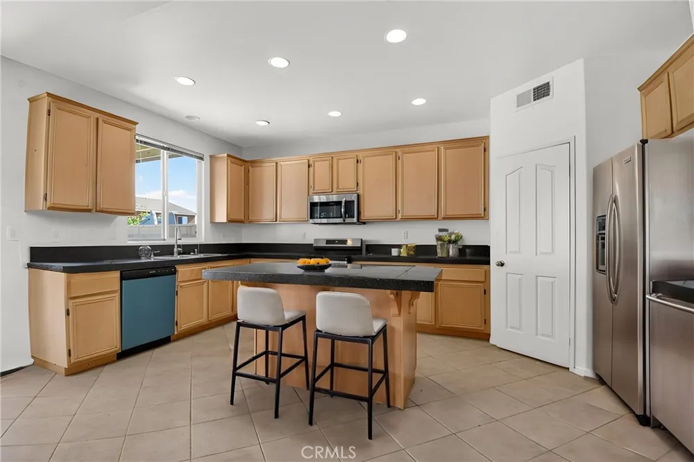 13878 Chestnut Victorville, CA 92392