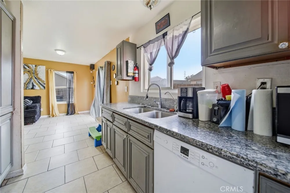 17832 Tahoe Court Adelanto, CA 92301