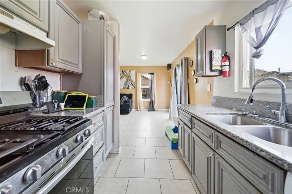 17832 Tahoe Court Adelanto, CA 92301