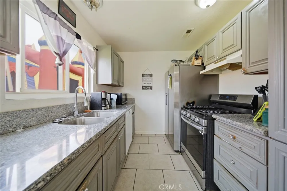 17832 Tahoe Court Adelanto, CA 92301