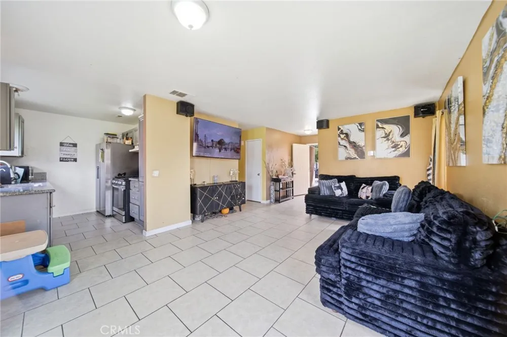 17832 Tahoe Court Adelanto, CA 92301
