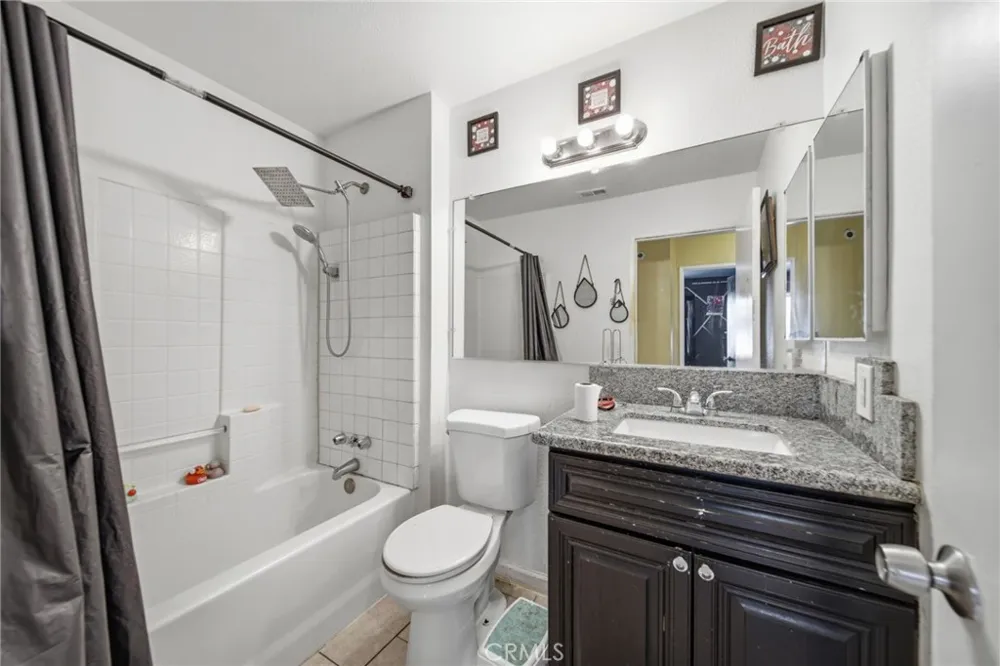 17832 Tahoe Court Adelanto, CA 92301