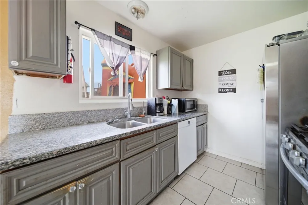 17832 Tahoe Court Adelanto, CA 92301