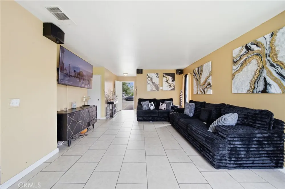 17832 Tahoe Court Adelanto, CA 92301
