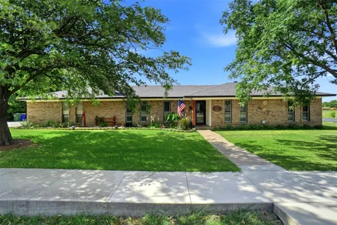902 Meadowcreek Street
