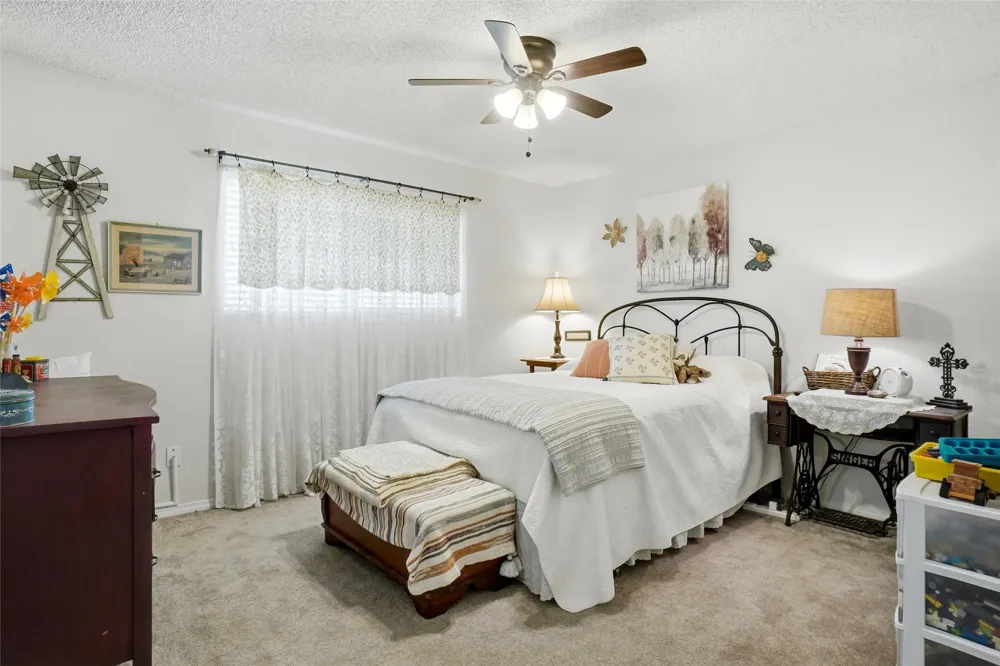 902 Meadowcreek Street Krum, TX 76249