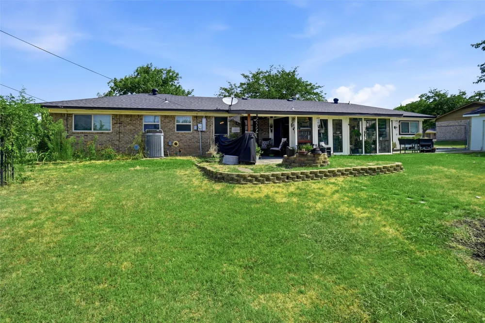 902 Meadowcreek Street Krum, TX 76249