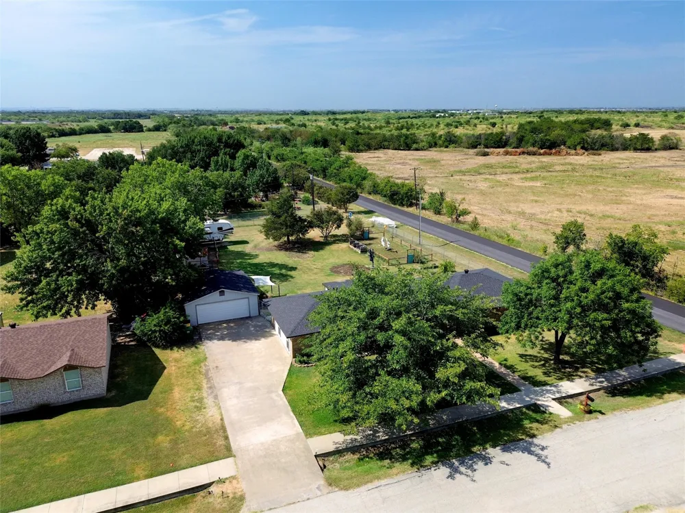 902 Meadowcreek Street Krum, TX 76249