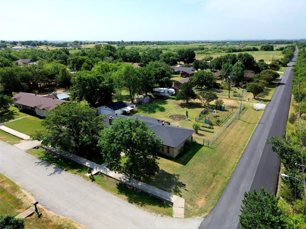 902 Meadowcreek Street Krum, TX 76249
