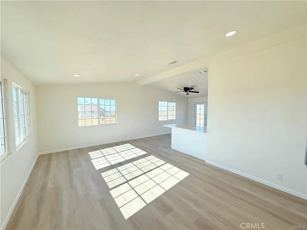 11975 Barbet Phelan, CA 92371