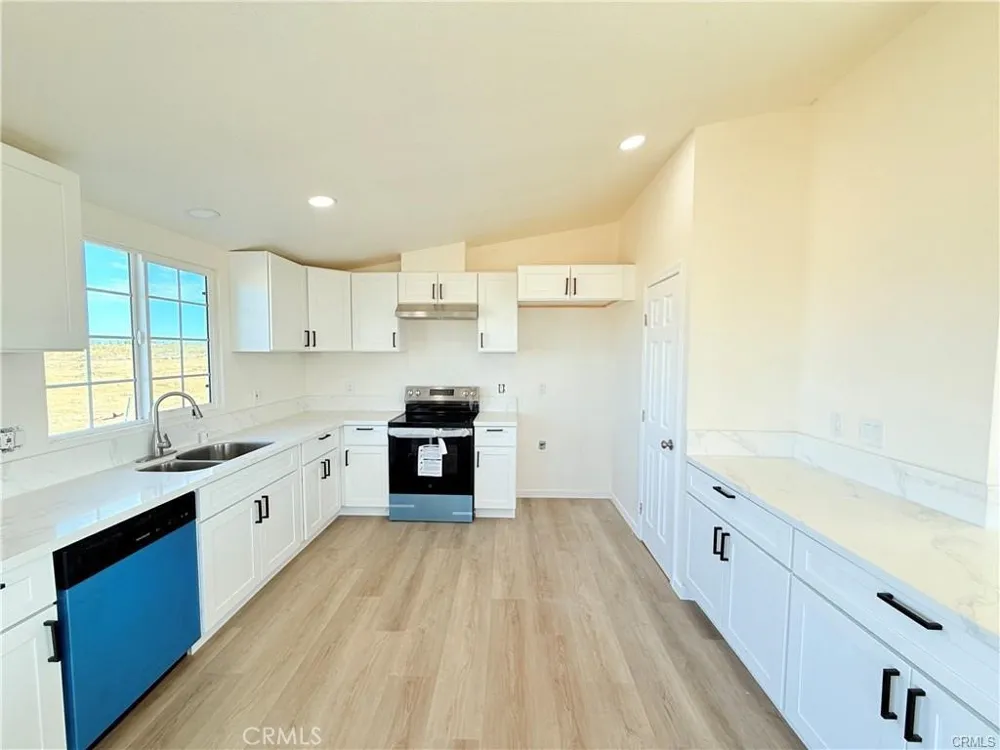 11975 Barbet Phelan, CA 92371