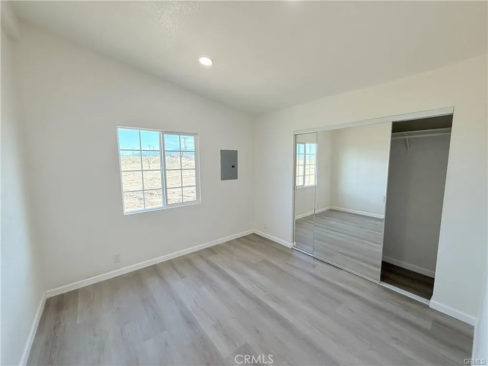 11975 Barbet Phelan, CA 92371