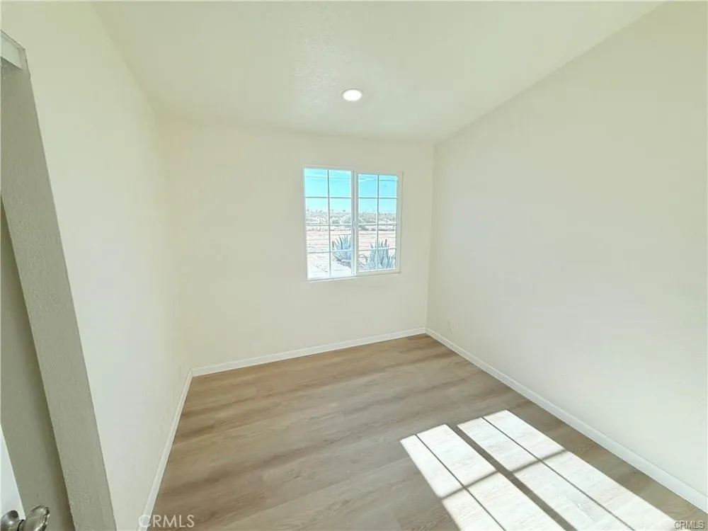 11975 Barbet Phelan, CA 92371