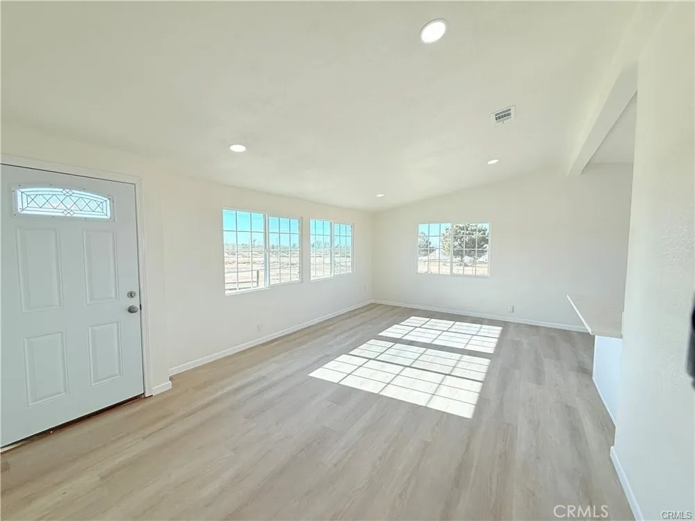 11975 Barbet Phelan, CA 92371