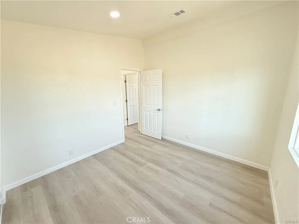 11975 Barbet Phelan, CA 92371