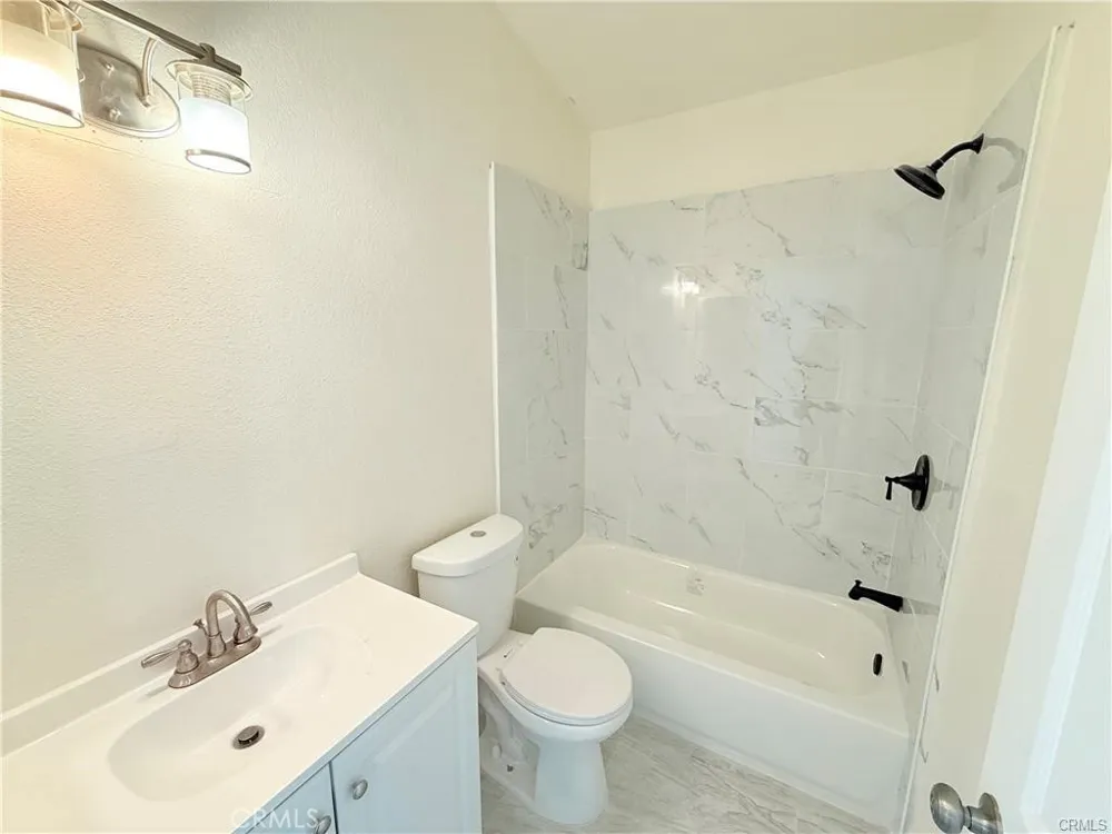 11975 Barbet Phelan, CA 92371