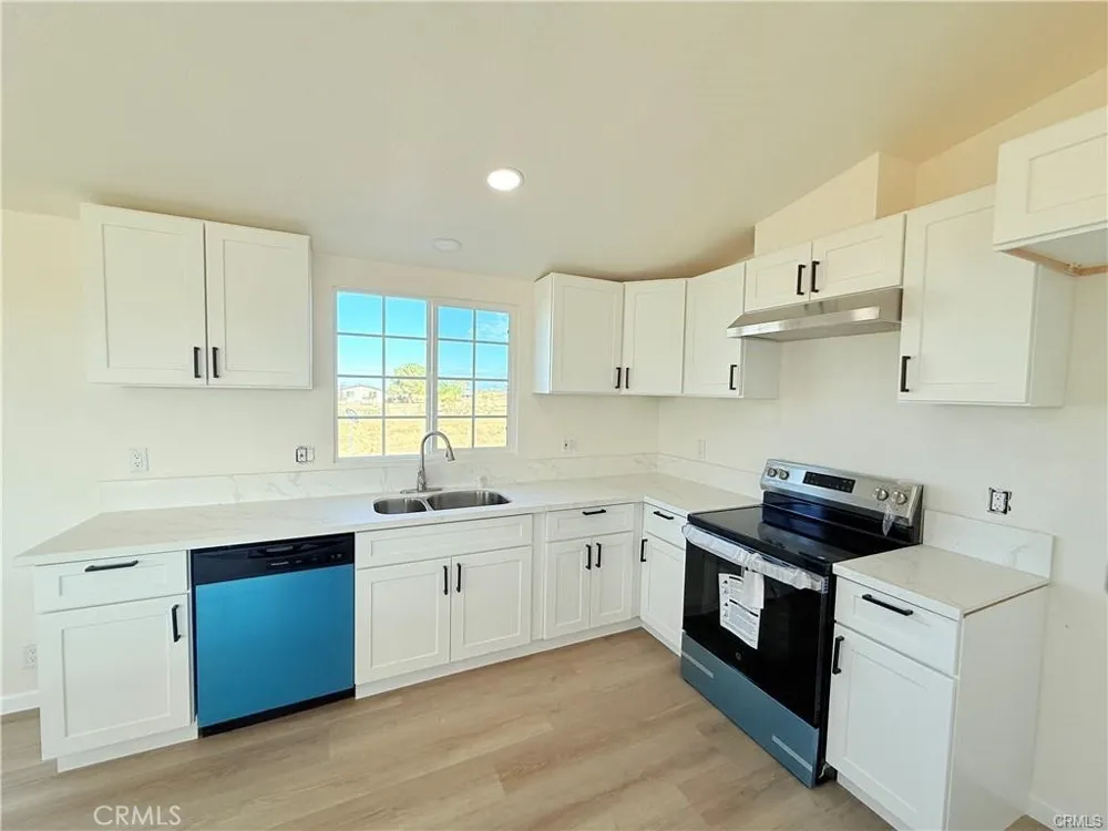 11975 Barbet Phelan, CA 92371
