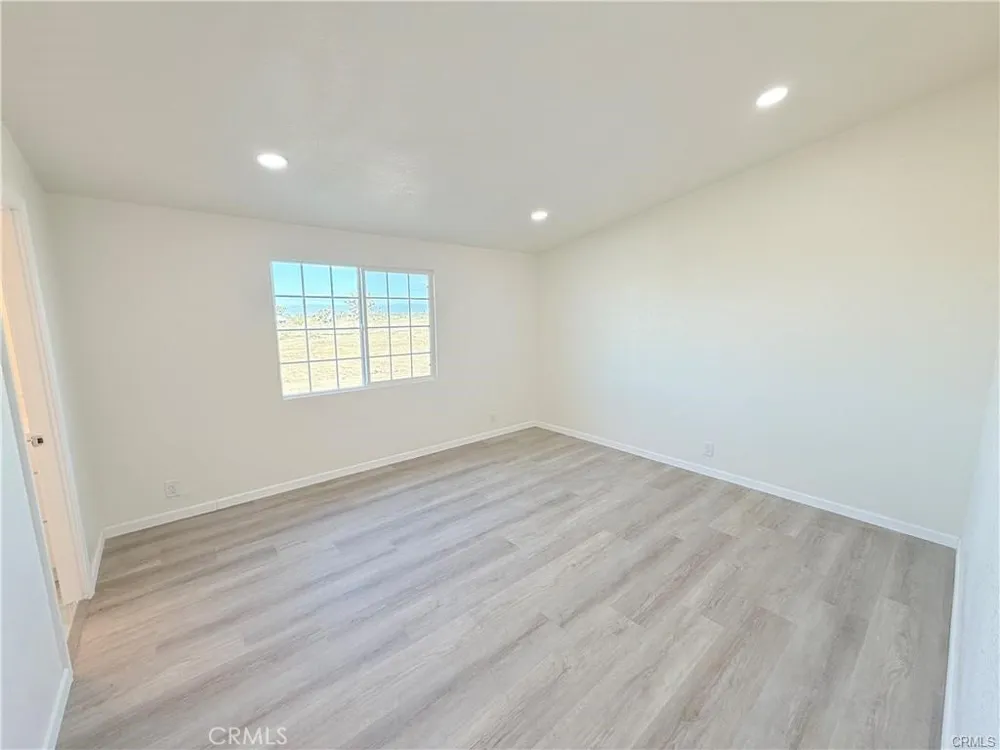 11975 Barbet Phelan, CA 92371