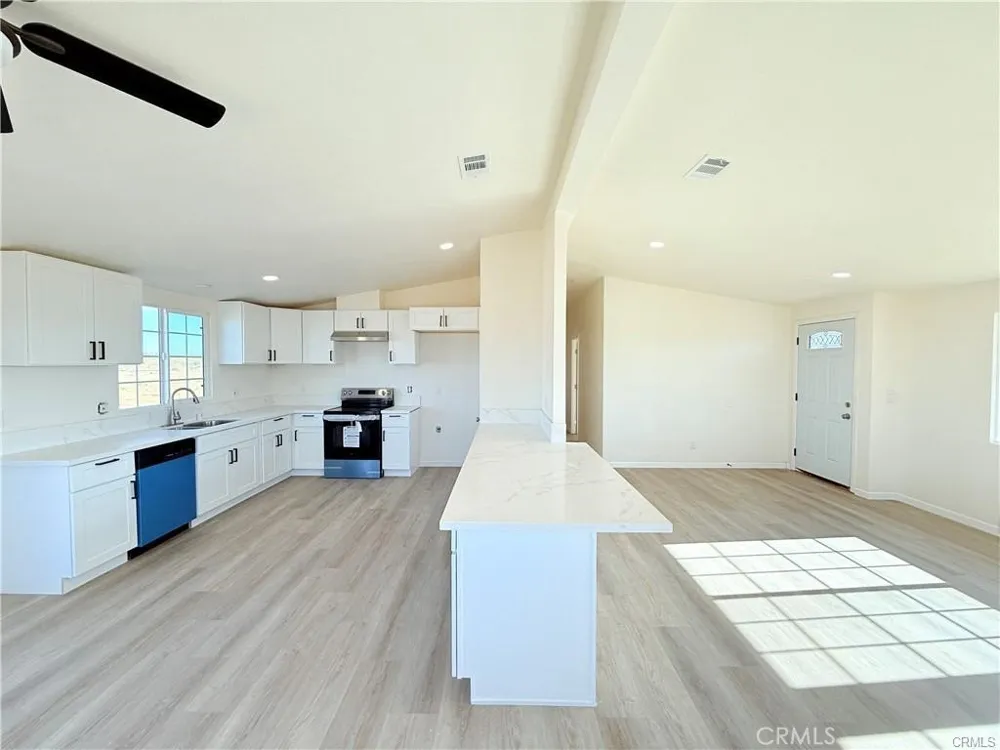 11975 Barbet Phelan, CA 92371